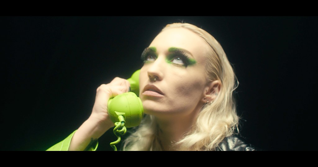 Music interview: iönä